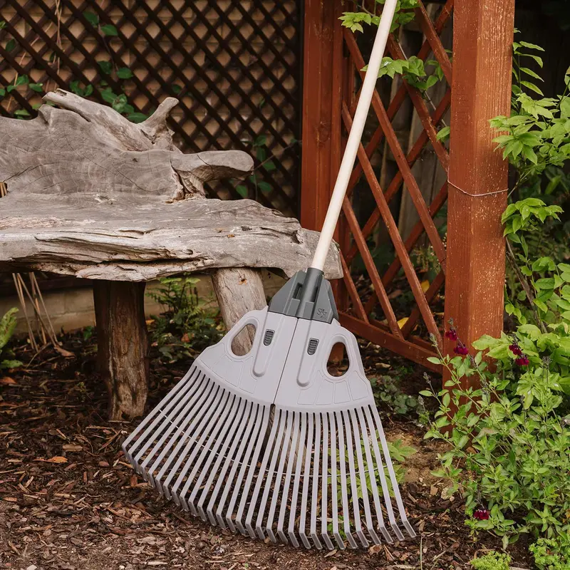 Kent & Stowe 3-In-1 Adjustable Leaf Rake 1